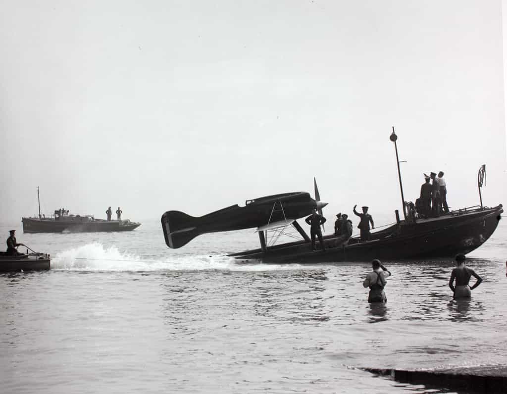 Спуск на воду гоночного гидроплана Макки M.52. Силуэт этой машины мало отличался от прототипа ­– самолета М.39 